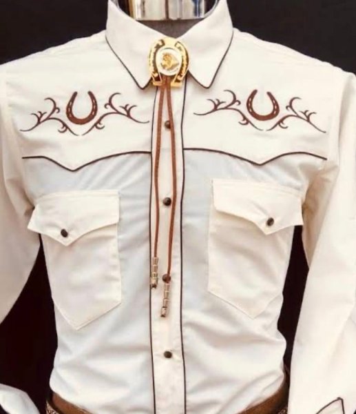 Corbata de bolo: el accesorio foráneo que llegó a México