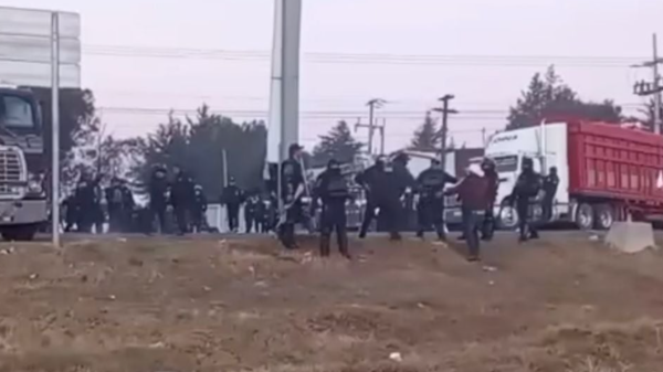 Agricultores acusan represión en bloqueo en Tlaxcala y la desaparición de varios participantes