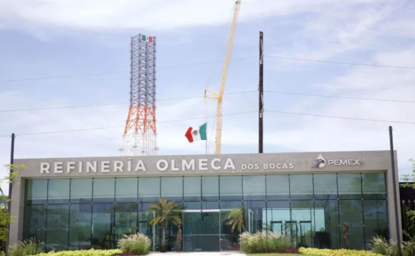 Reportan presunta fuga de gas en la refinería Olmeca en Tabasco