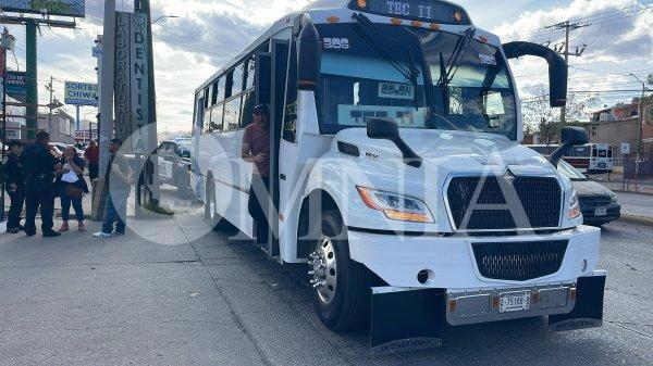 Tras frenon del camión mujer sale proyectada por el pasillo