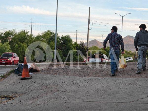Persona inconsciente en la vía pública genera preocupación entre locatarios de la colonia Esperanza