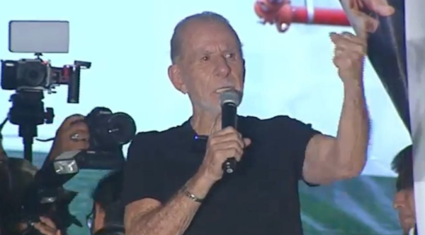 Candidato presidencial de Perú le copia a AMLO: promueve los “abrazos, no balazos”