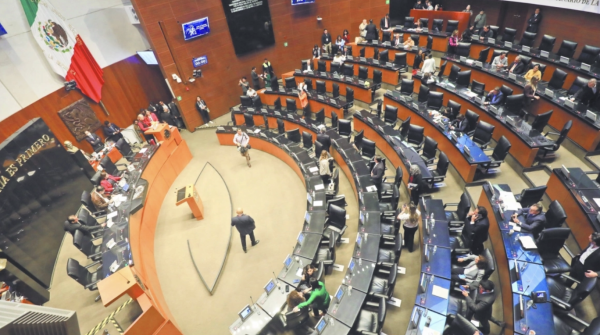 Senado aprueba reforma a la LFT sobre jornada laboral con obligación de reloj checador