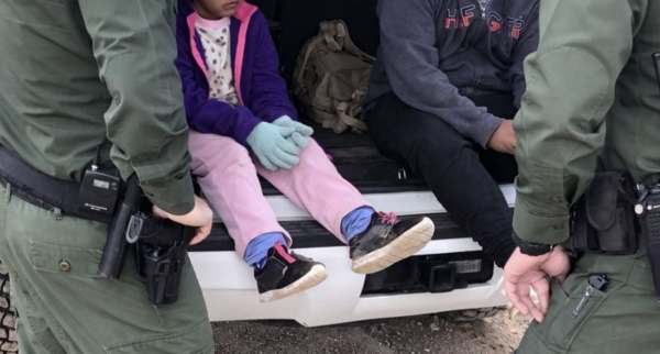 Padre denuncia abuso sexual contra su hija migrante; estuvo bajo custodia federal en EU por más de cinco meses