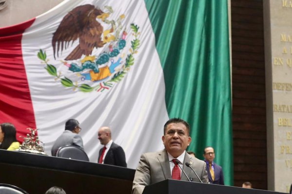 Plan B es un engaño y un distractor ante la crisis nacional: Álex Domínguez