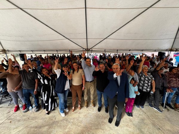 Suma Gilberto Loya más de 900 personas a redes vecinales en Parral durante gira de trabajo
