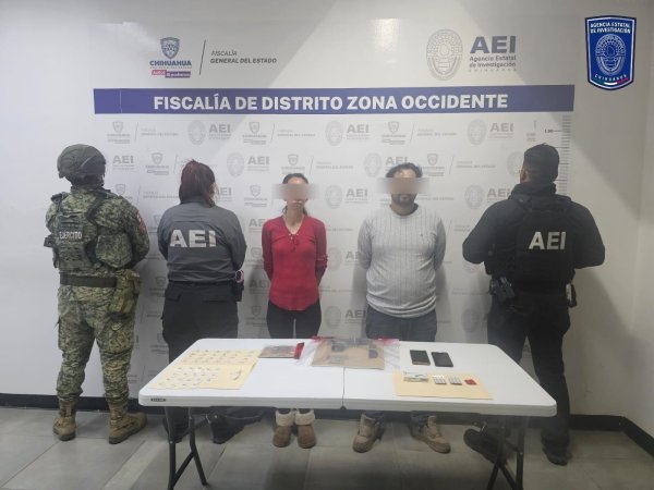 Detienen durante cateo a pareja con arma de fuego y drogas