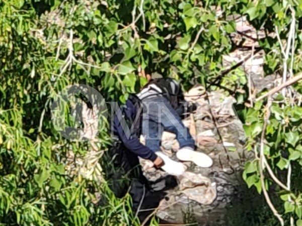 Localizan cuerpo con impactos de bala en arroyo entre Alfredo Chávez y Martín López