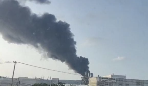 Pemex confirma incendio en la refinería de Dos Bocas (Videos)