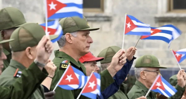 Presidente cubano rechaza dimitir por presión de EU