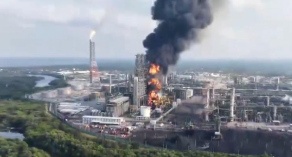 Informa Sheinbaum que incendio de la Refinería Dos Bocas ocurrió a las afueras de la planta