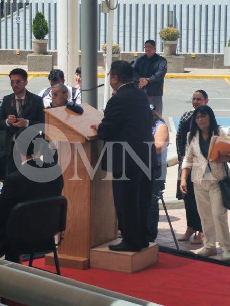 Frase del día: “Acá en el norte la gente es muy alta y por eso la estatura del podium...pero para todo tienen solución