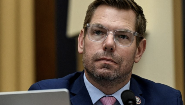 Mujeres acusan de agresión sexual a congresista demócrata y aspirante a gobernador de California