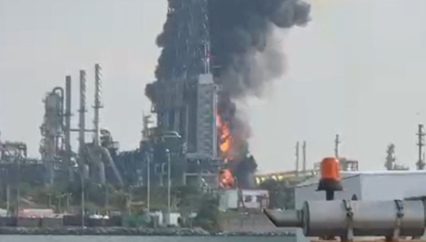 Tras incendio en Dos Bocas, ayuntamiento de Paraíso exige a Pemex evaluar riesgos para la población