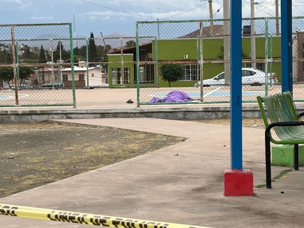 Identifican a hombre localizado sin vida en cancha de básquetbol en la colonia Cerro Grande