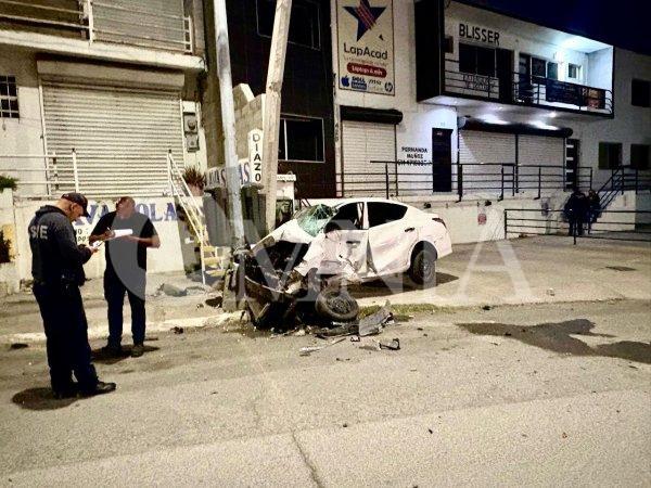 Aparatoso choque en el bulevar Díaz Ordaz deja cuantiosos daños materiales