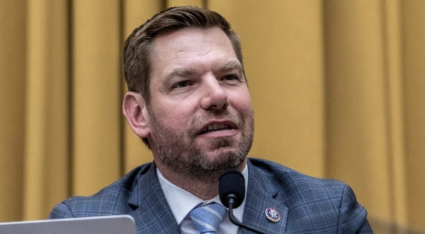 Fiscalía de Manhattan abre investigación contra congresista demócrata de California acusado de agresión sexual