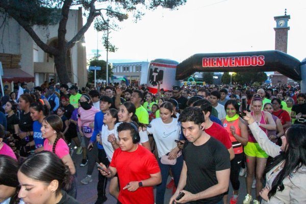 Ilumina Carrera Nocturna las calles de Delicias con más de 2 mil participantes