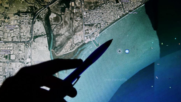 Estrecho de Ormuz opera en un entorno restringido e incierto tras negociaciones: MarineTraffic