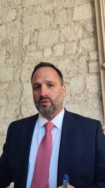 Gobierno estatal analizará con Canaco propuesta de cambiar unidades de diésel a energías alternativas