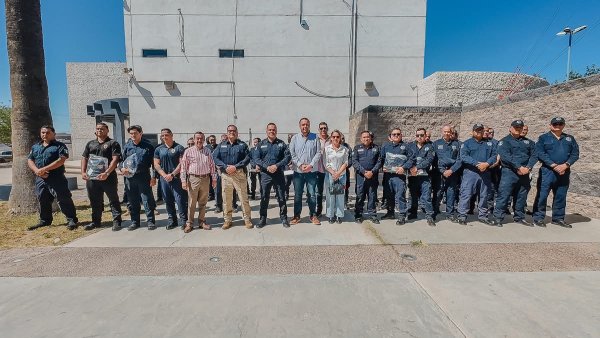 Gobierno de Camargo fortalece a elementos de Seguridad Pública y Bomberos con nuevos uniformes