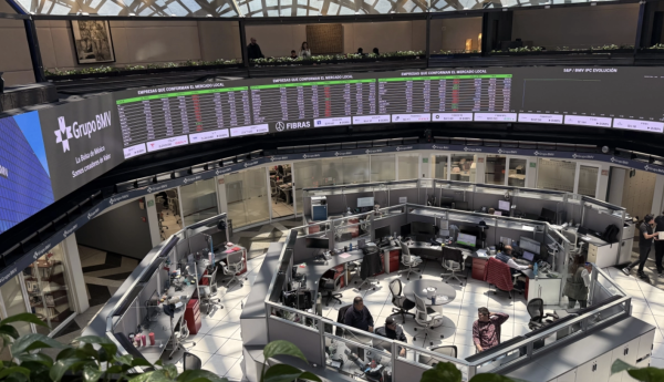 Bolsa mexicana retrocede casi 1% en un mercado atento a Oriente Medio