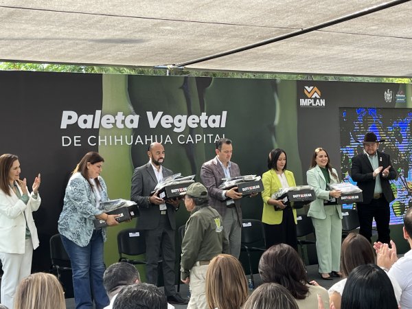 Presentó alcalde Paleta Vegetal y entrega uniformes a los guardianes ecológicos