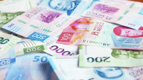 Peso mexicano avanza marginalmente frente al dólar en mercado atento a EU e Irán