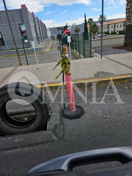 Denuncian alcantarilla abierta en la Tecnológico; tiene meses sin repararse