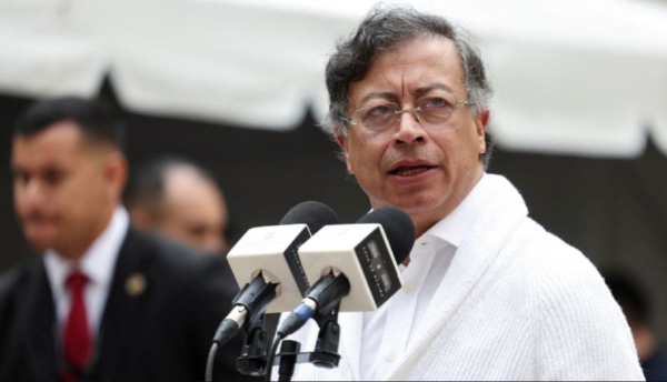 Petro viaja a España para cumbre de líderes progresistas; Sheinbaum saldrá en vuelo a medianoche