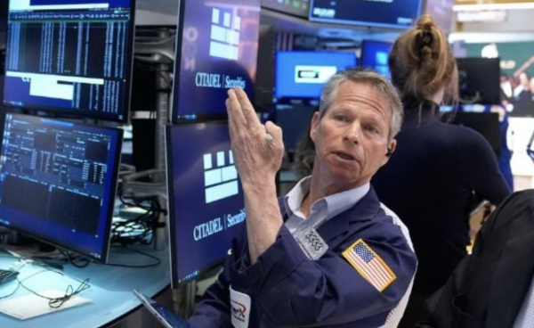 El petróleo se encarece hasta rozar los 100 dólares a pesar del alto el fuego entre Israel y Líbano