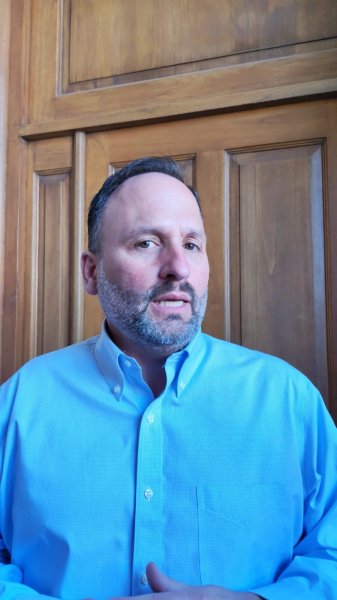 No es un tema de edad, sino de resultados: Santiago De la Peña