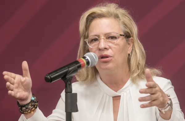 ¿Quién es Josefa González-Blanco, la polémica exembajadora que hospedó al hijo de Ebrard en Londres?