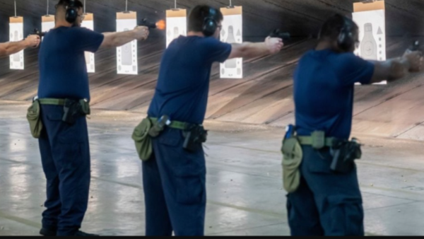 ICE contrata para campaña de deportaciones a agentes con antecedentes de abuso y bancarrota