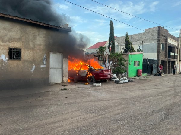 Detiene Policía Municipal de Cuauhtémoc a hombre por incendiar vehículo en la colonia Tierra Nueva