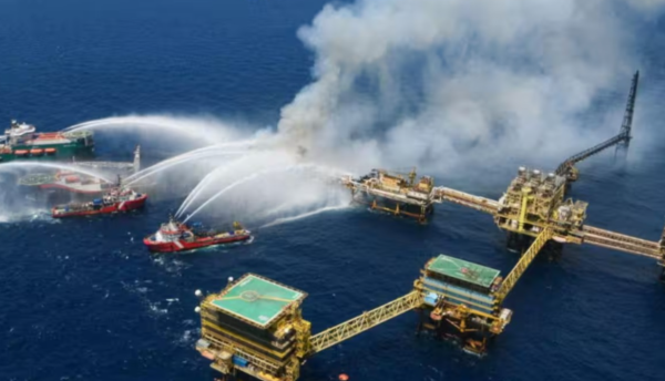 Pemex destina más de mil 600 mdp a limpieza de derrames en medio de recientes incidentes