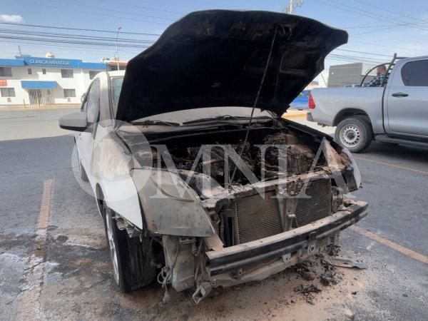 Se incendia vehículo estacionado en avenida Mirador; no hubo personas lesionadas