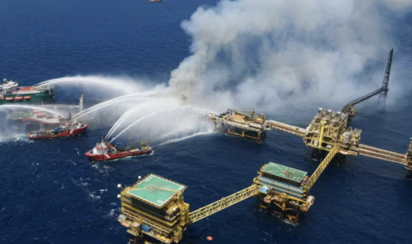 Pemex destina más de mil 600 mdp a limpieza de derrames en medio de recientes incidentes