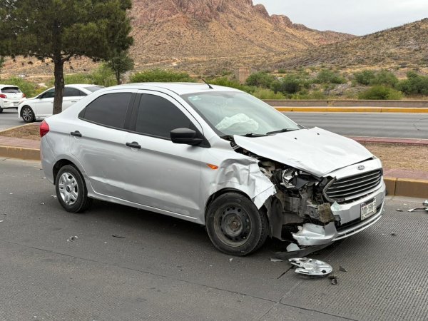 Aparatoso choque en Sacramento deja daños materiales y caos vial
