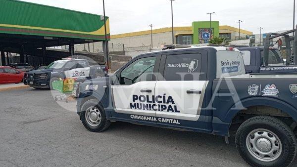 Pareja agrede a guardia en tienda de la avenida Tecnológico y huye en vehículo