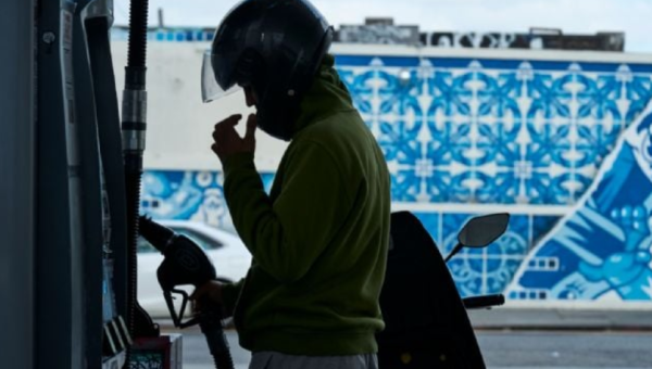 Nueva alza de precios del petróleo tras incidentes entre EU e Irán en el estrecho de Ormuz