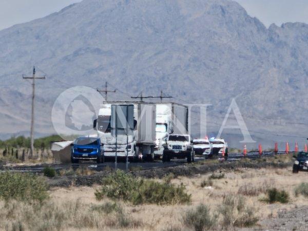 Vuelca tráiler en carretera Juárez - Chihuahua