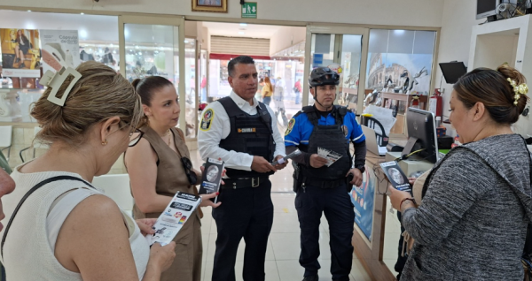 Promueve Policía Municipal medidas de seguridad para comerciantes del Centro Histórico