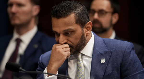 Director del FBI demanda por 250 millones de dólares a revista que lo difamó de alcohólico