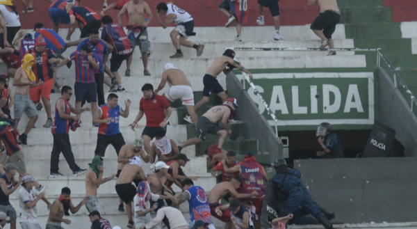 Cincuenta heridos y 63 arrestados por disturbios en clásico Olimpia - Cerro Porteño
