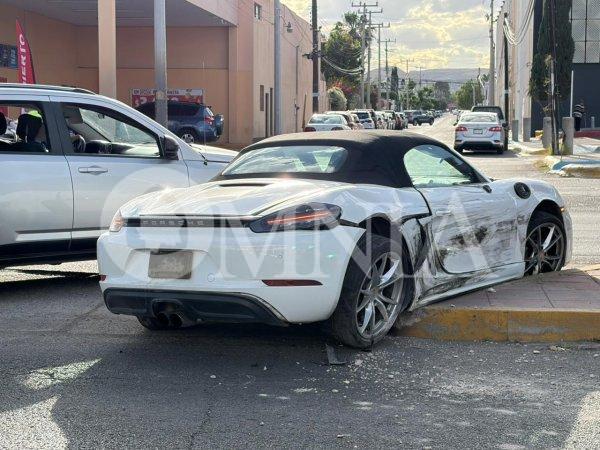 Choque múltiple deja un vehículo Porsche destrozado en la Ortiz Mena