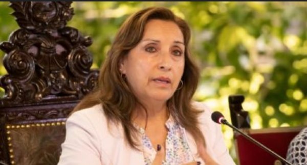 Fiscalía de Perú archiva la denuncia contra Dina Boluarte por duplicarse el sueldo como presidenta