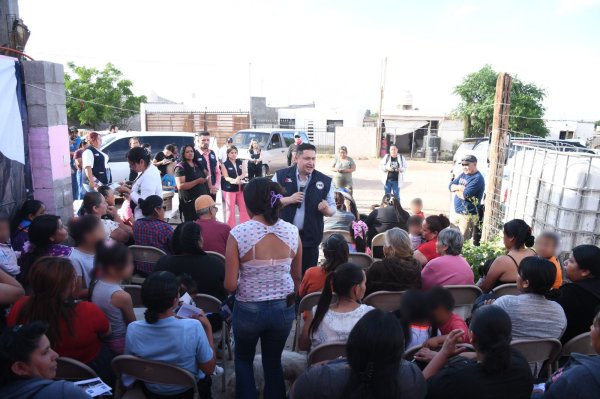 De gira Alfredo Chávez en las colonias del Sur