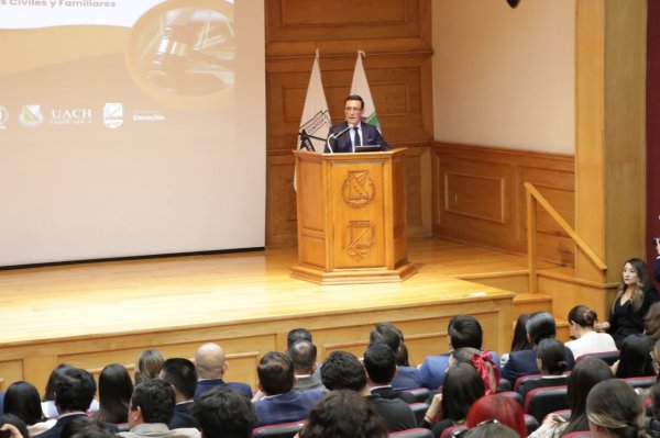 Facultad de Derecho de la UACH impulsa análisis del nuevo Código Nacional