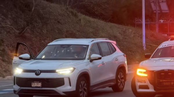 Persecución entre policías y civíles armados en autopista México-Tuxpan deja una doctora muerta